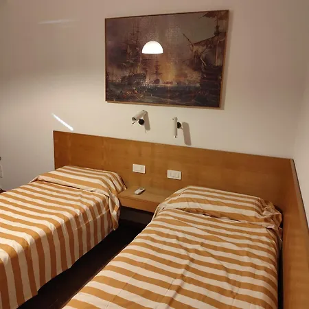 Faggio Rosso, Tranquillita In Riva Al Travedona