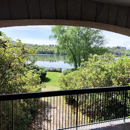 Faggio Rosso, Tranquillita In Riva Al Villa