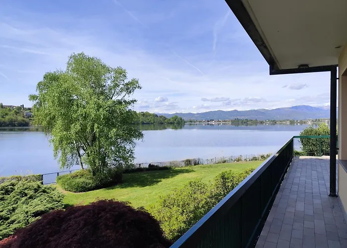 Faggio Rosso, Tranquillita In Riva Al Villa