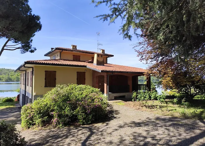 Faggio Rosso, Tranquillita In Riva Al 别墅 Travedona