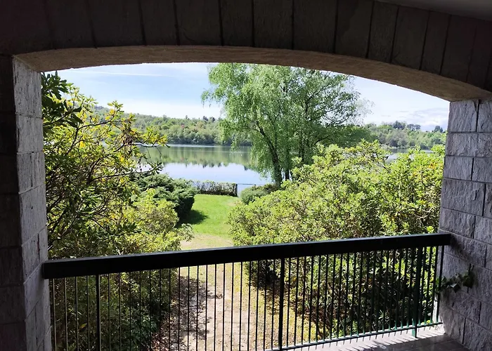 Faggio Rosso, Tranquillita In Riva Al Villa